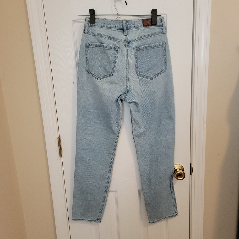 Hollister Ultra High Rise Asymmetrical Closure Light Wash Jeans Size W24 L27 - Picture 3 of 5